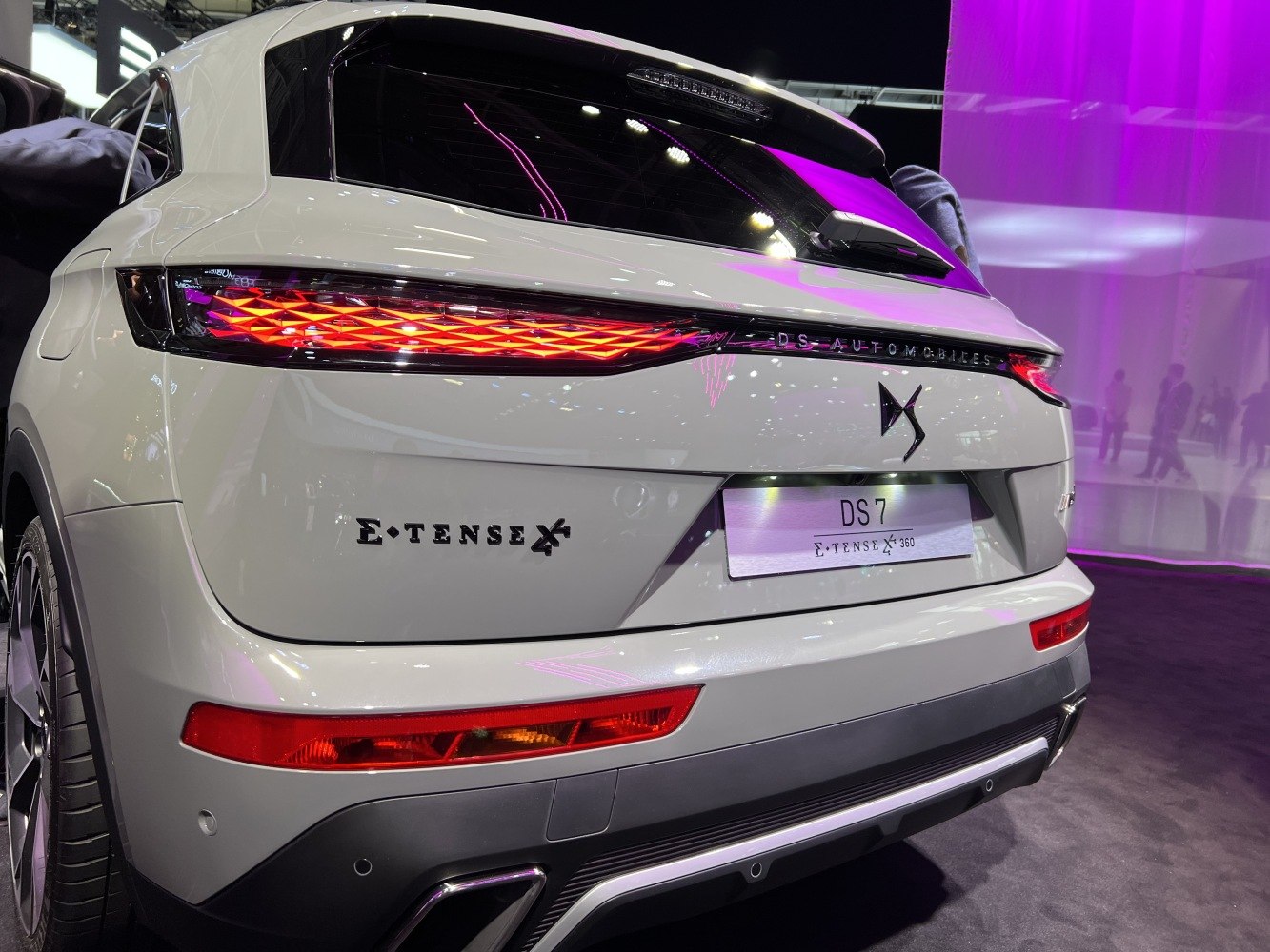 Rear design with LED tail lights and E-TENSE badge
