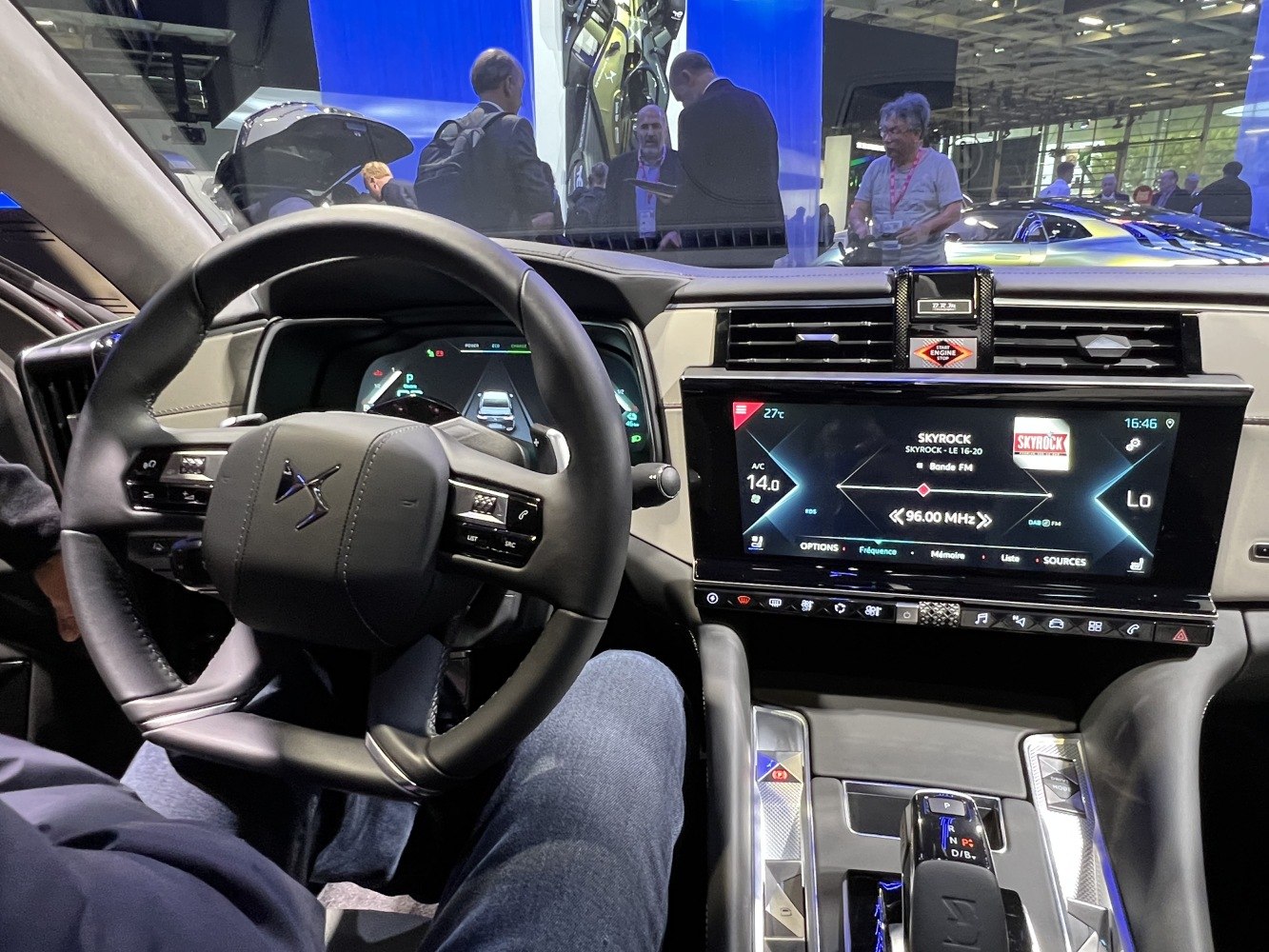 Digital dashboard and touchscreen infotainment system