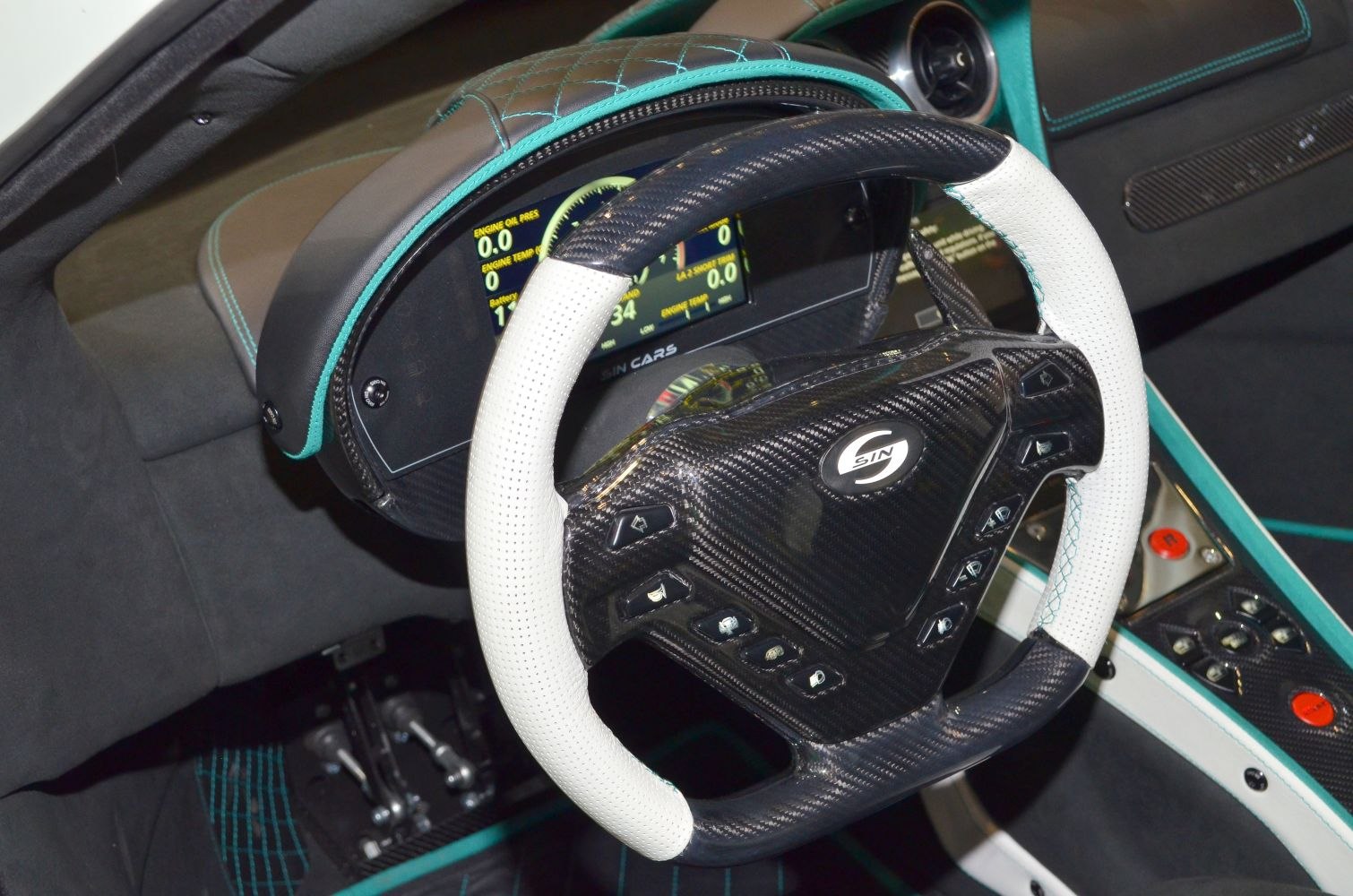 Carbon fiber steering wheel with digital instrument cluster