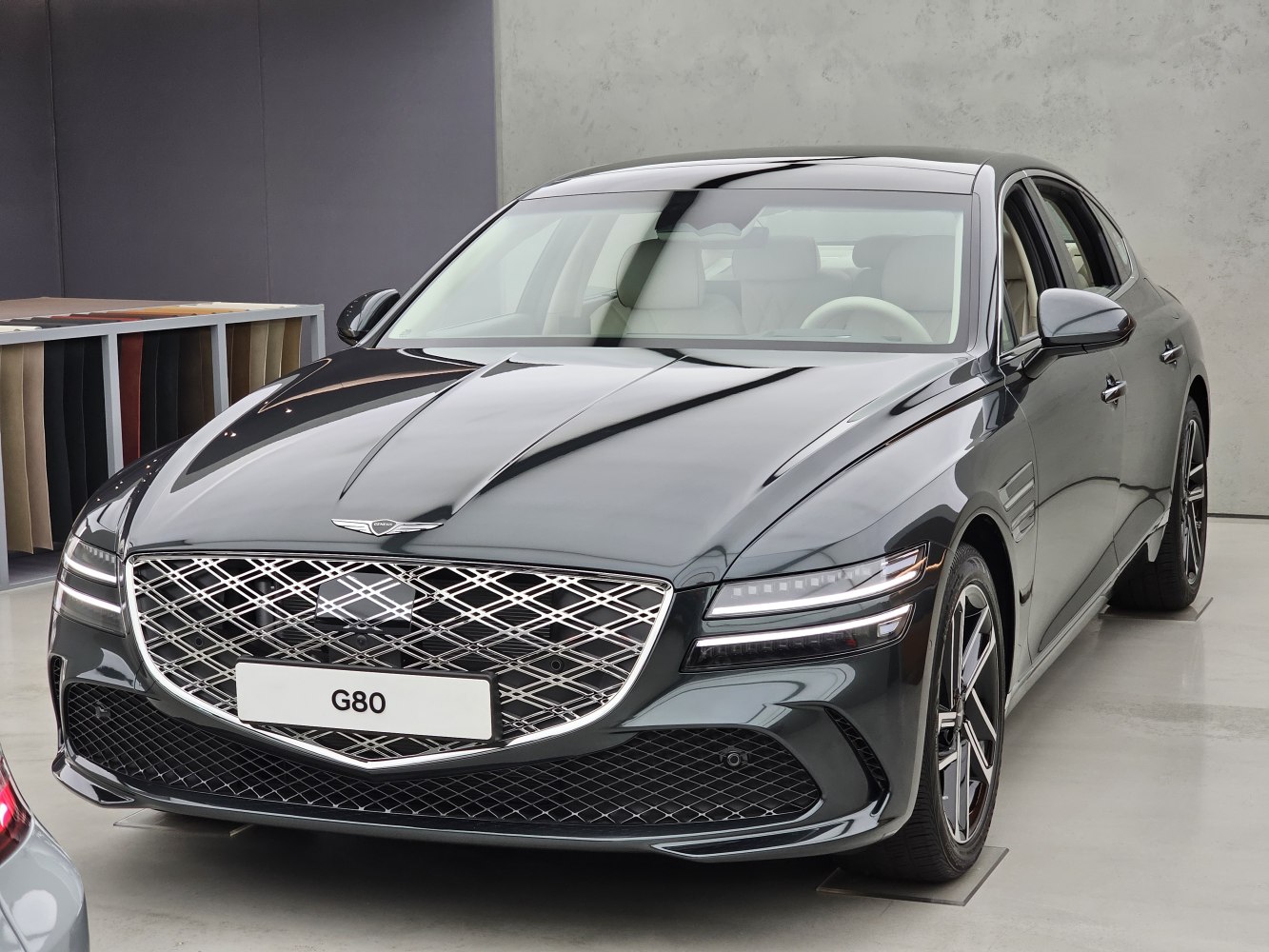 Bold front grille with mesh pattern, sleek horizontal LED headlights