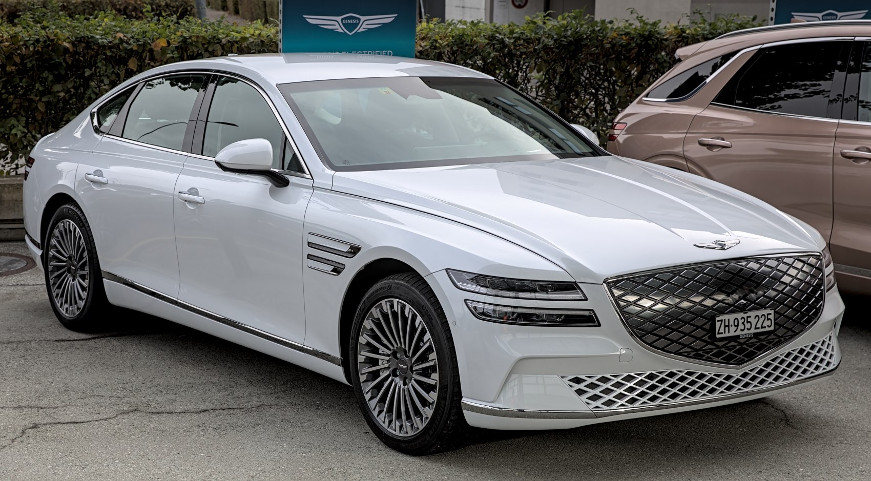 Diamond-pattern front grille and split LED headlights on luxury sedan