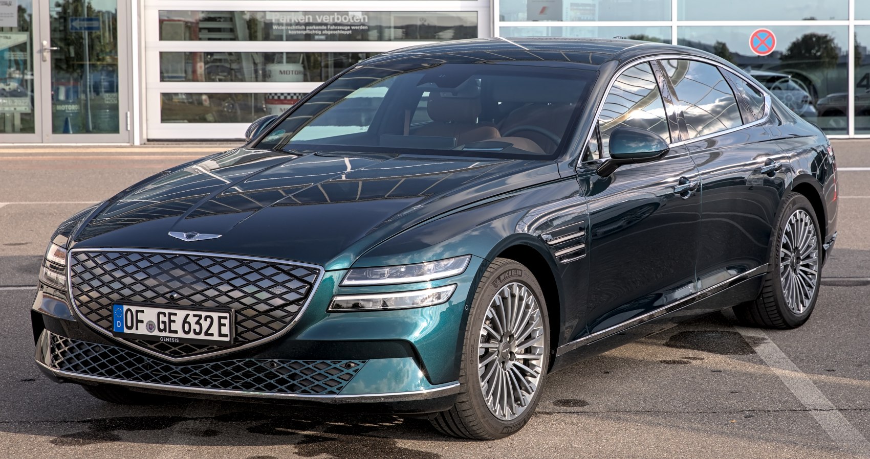 Diamond-pattern front grille and sleek dual-layer headlights on luxury sedan