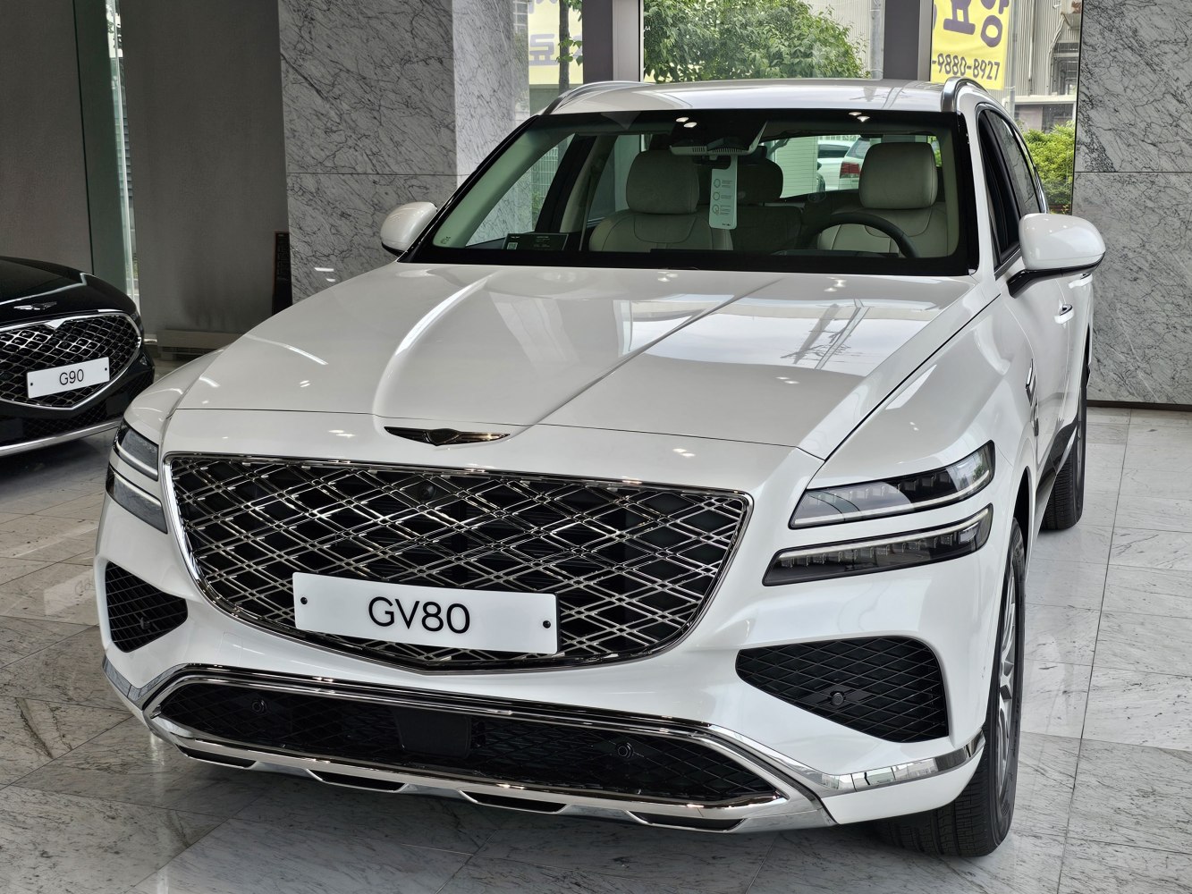Prominent luxury SUV front grille with dual-layer LED headlights