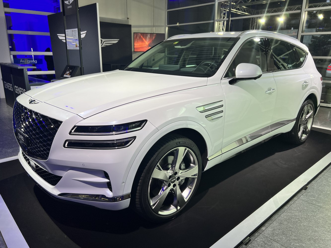 Prominent front grille with LED headlights and polished alloy wheels