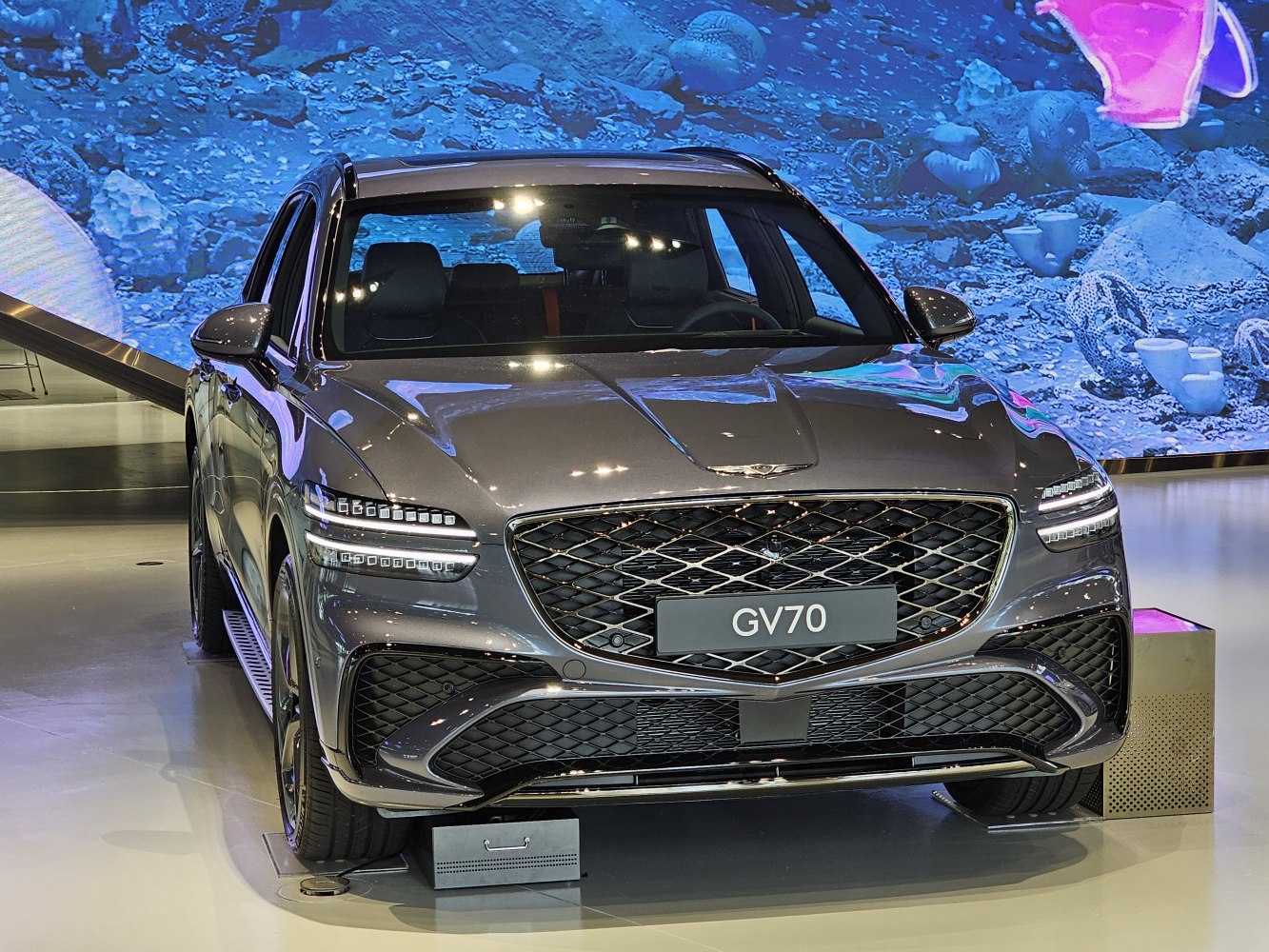 Front grille and distinctive LED headlights in modern design