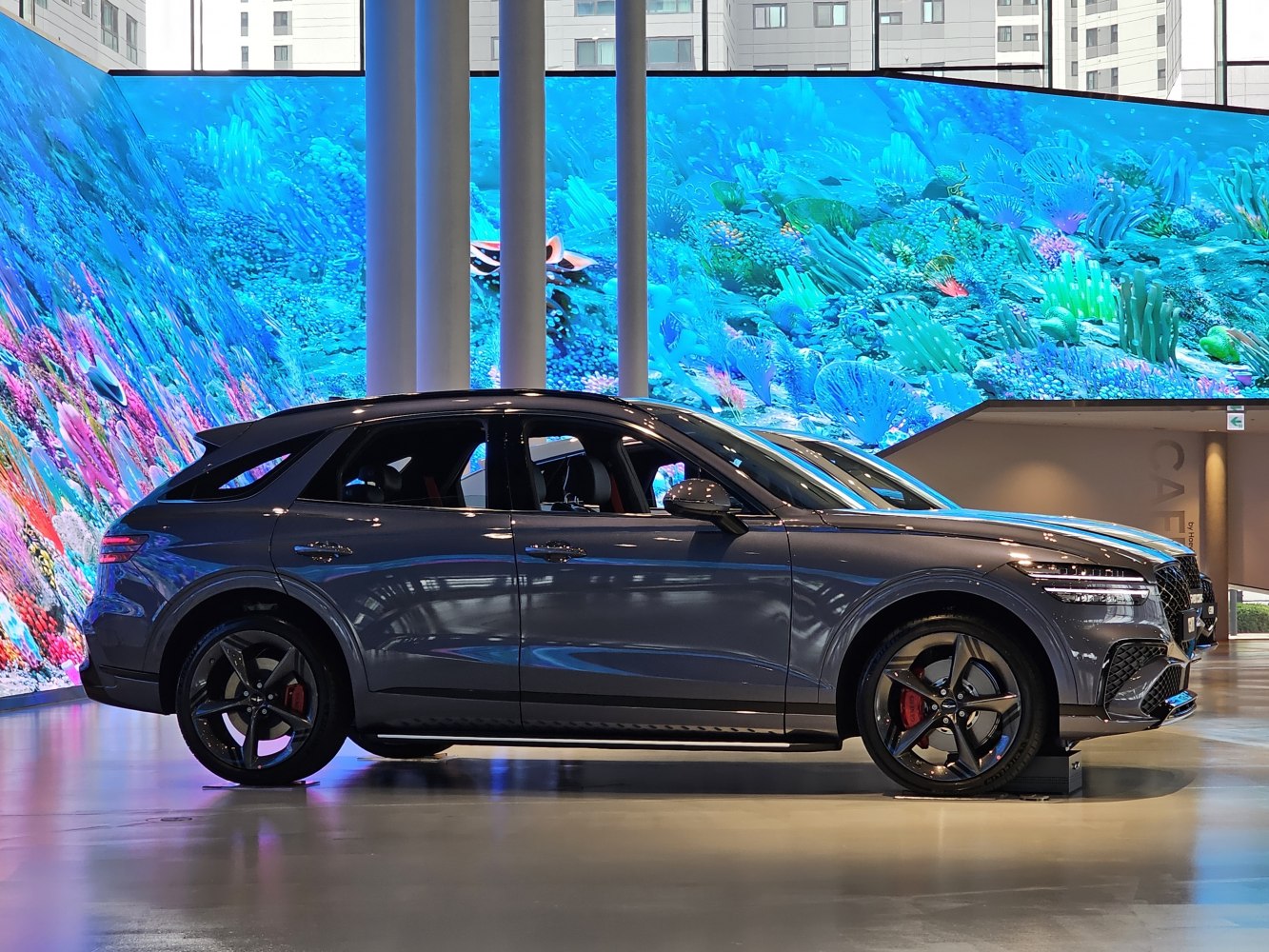 Gray SUV side profile with black alloy wheels and red brake calipers