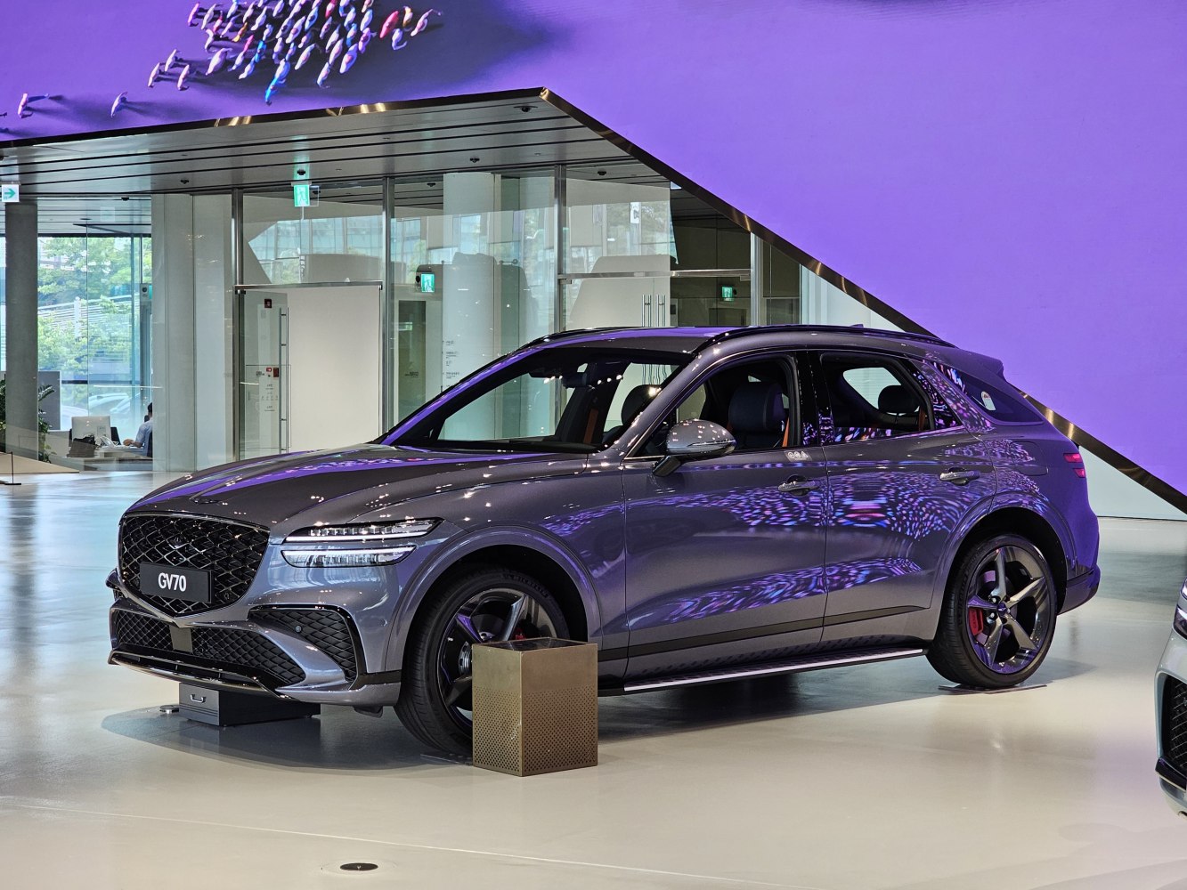 3/4 front-left view