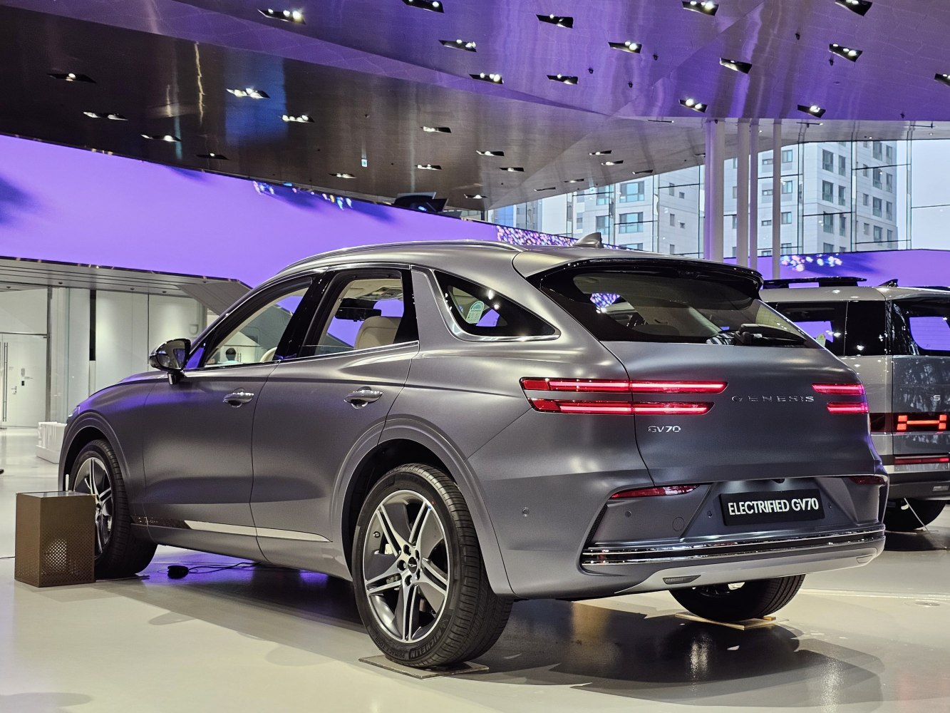 3/4 rear-left view