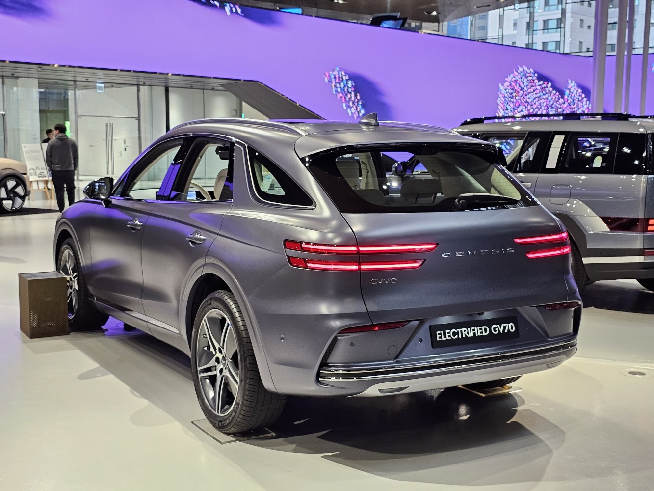 3/4 rear-left view