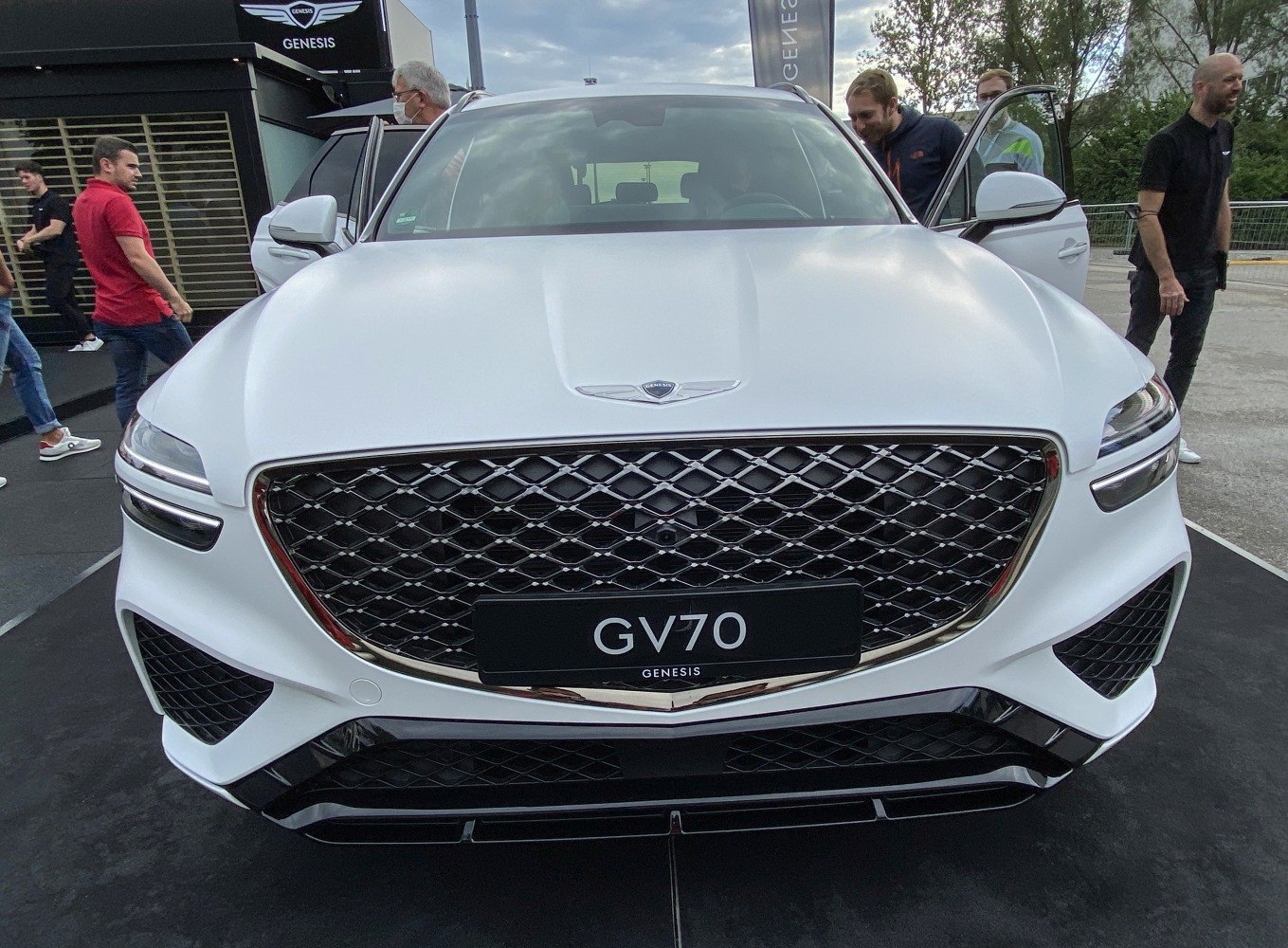 Prominent front grille with distinctive LED split headlights