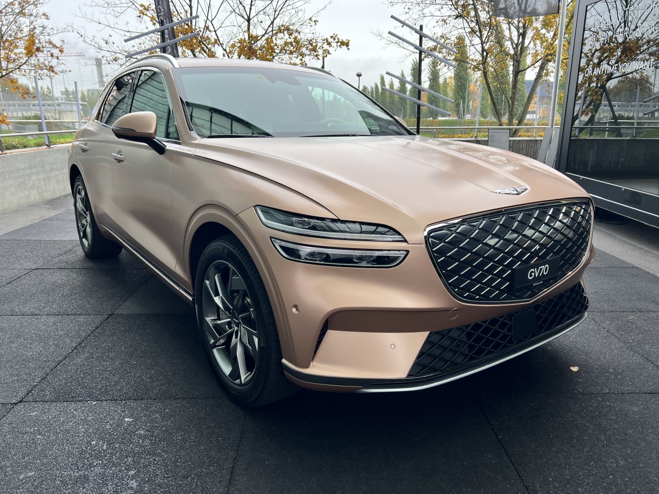 SUV front grille and LED headlight design with sleek contours.