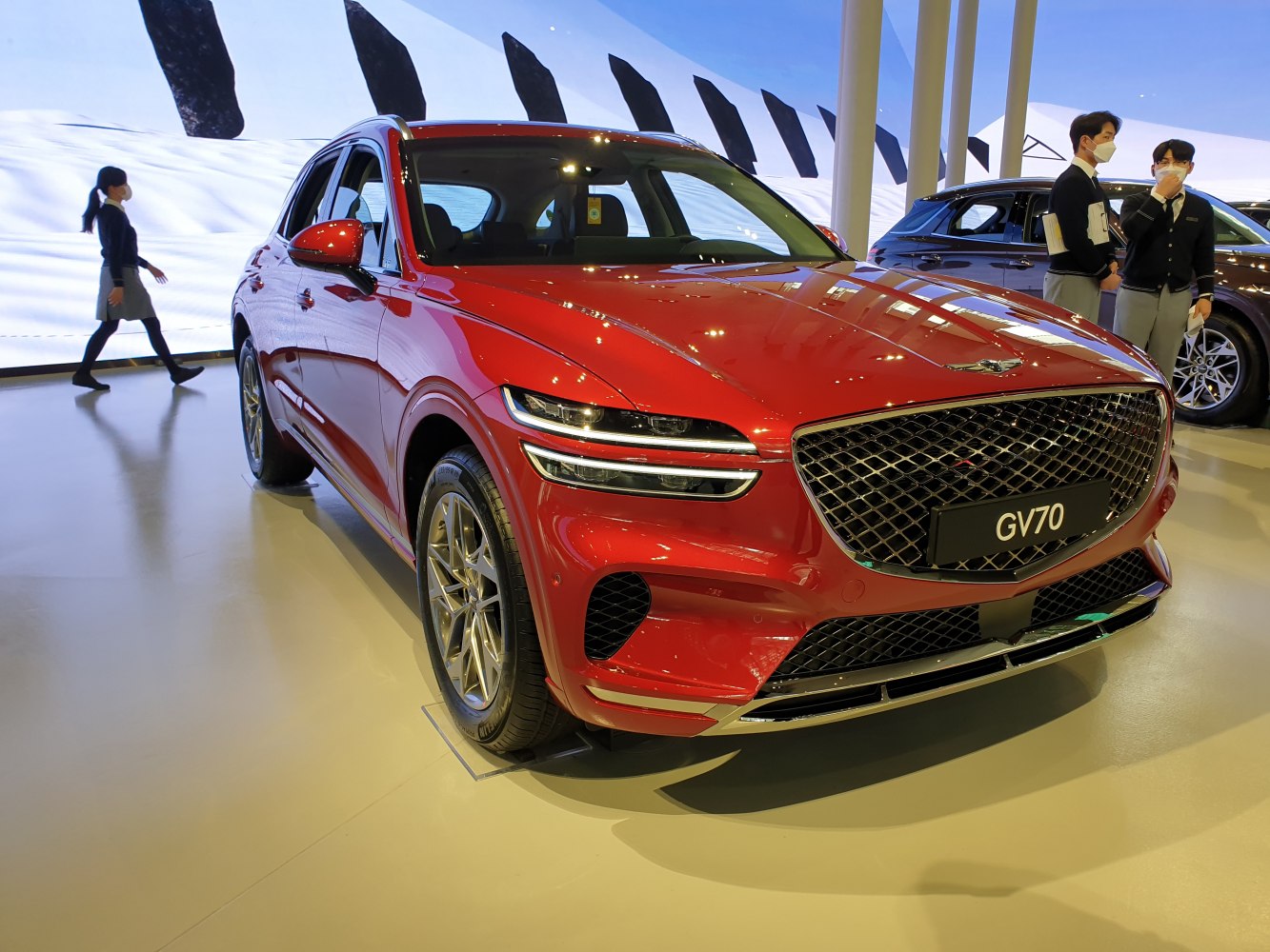 Distinctive front grille and LED split headlights of a modern SUV