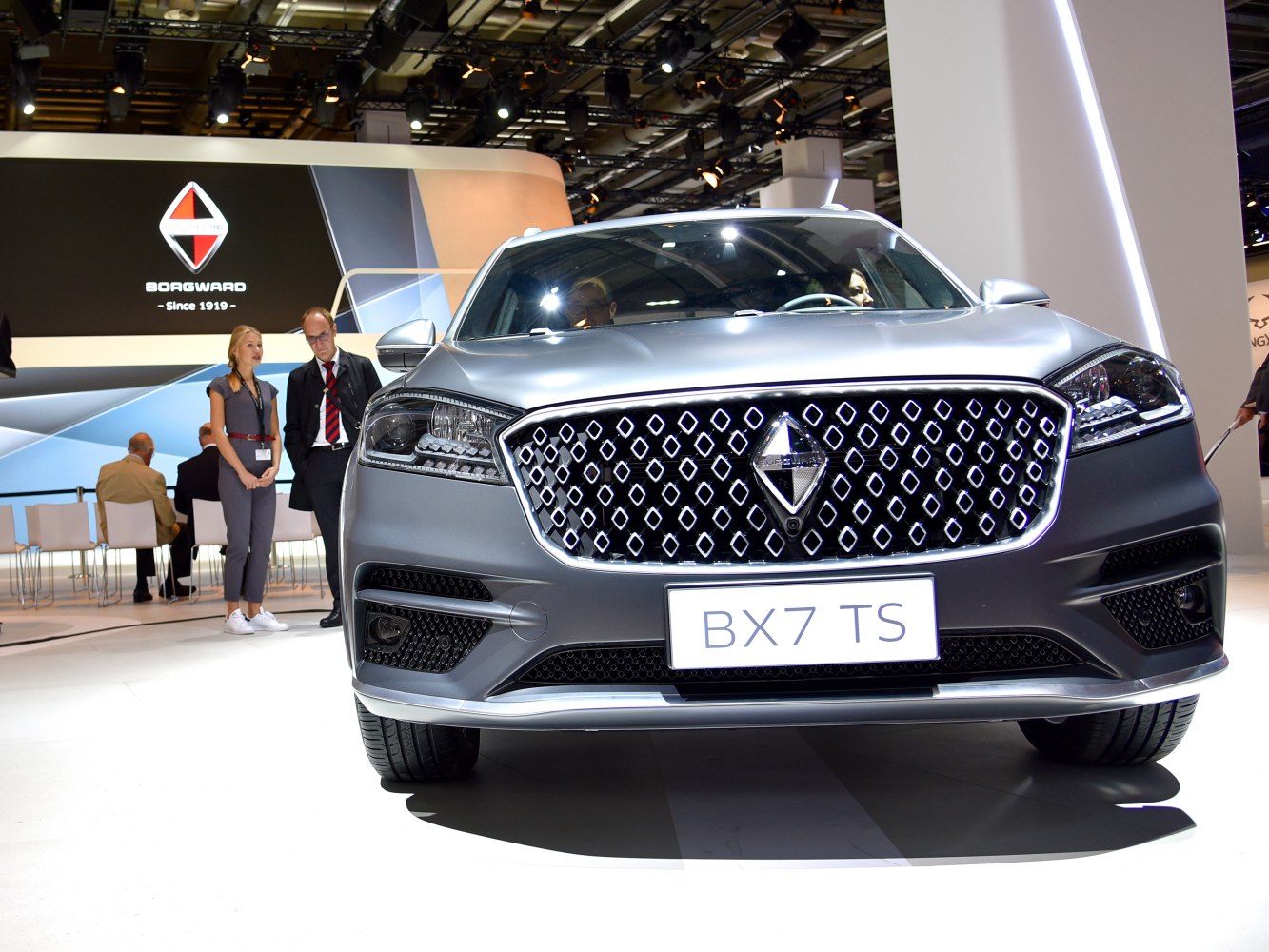Distinctive front grille and LED headlights design of a vehicle