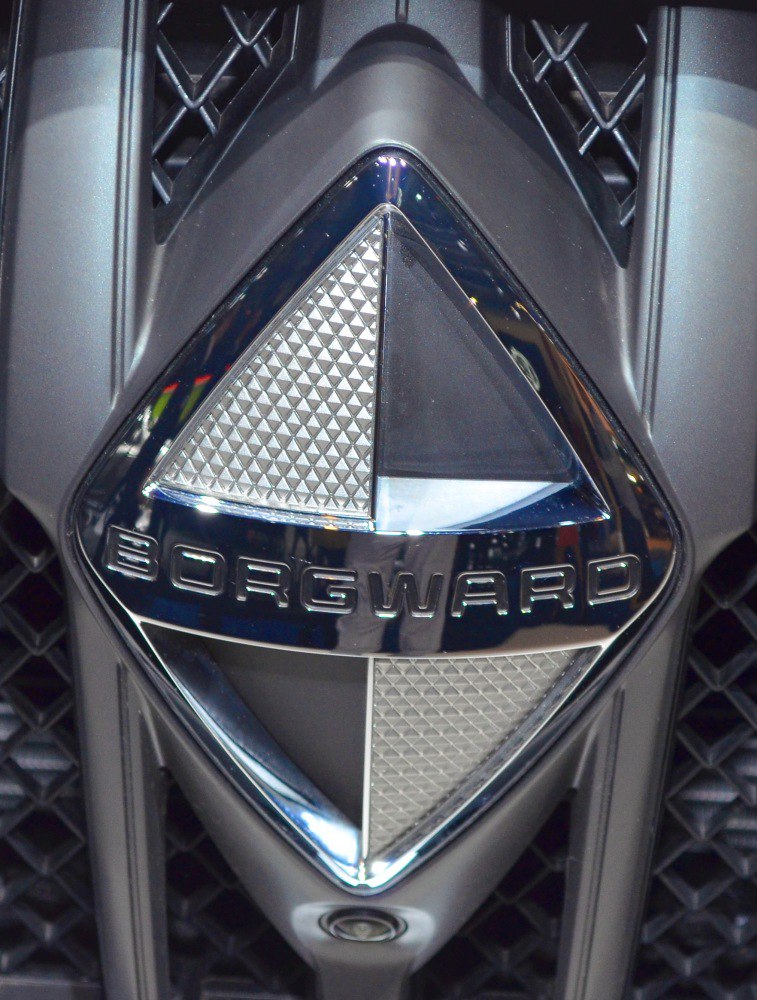 Close-up of the Borgward BX5 emblem on front grille