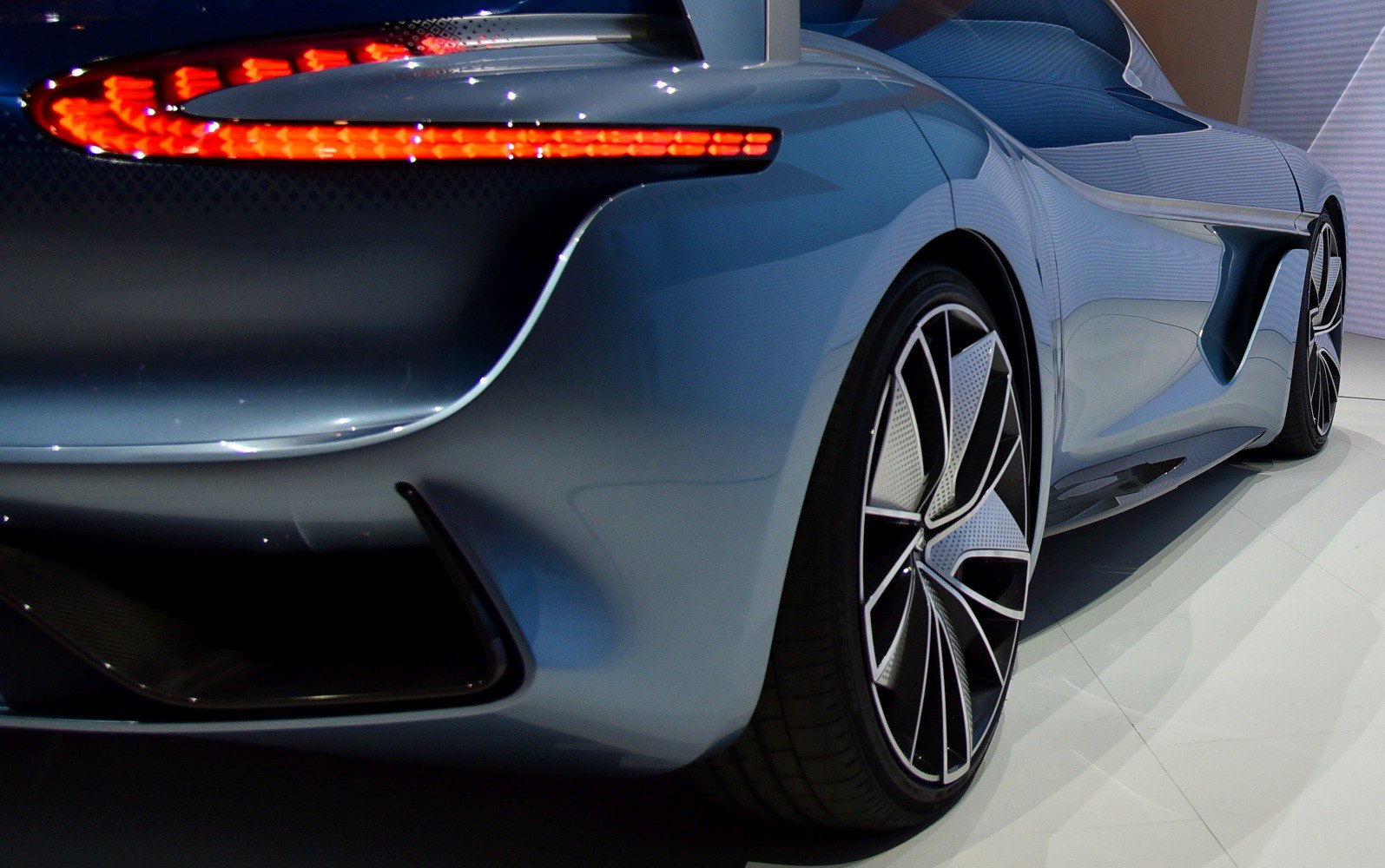 Sleek LED rear light and futuristic geometric wheel design on car rear side