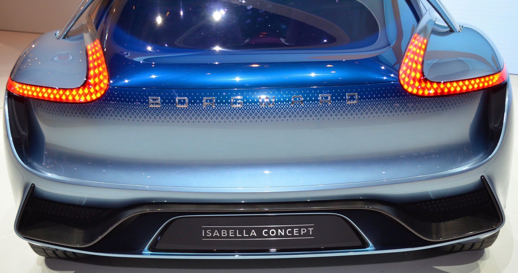 Rear end with LED taillights and aerodynamic diffuser