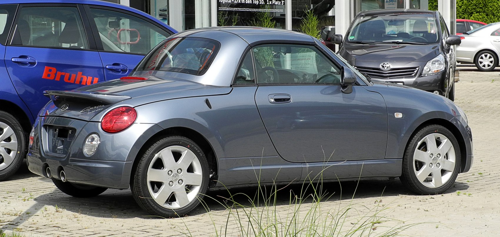 Compact convertible coupe with hardtop roof and dual exhaust