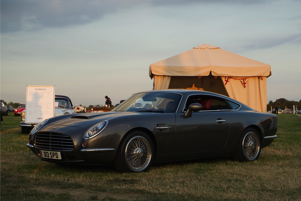 Classic coupe with wire-spoke wheels and distinctive front grille