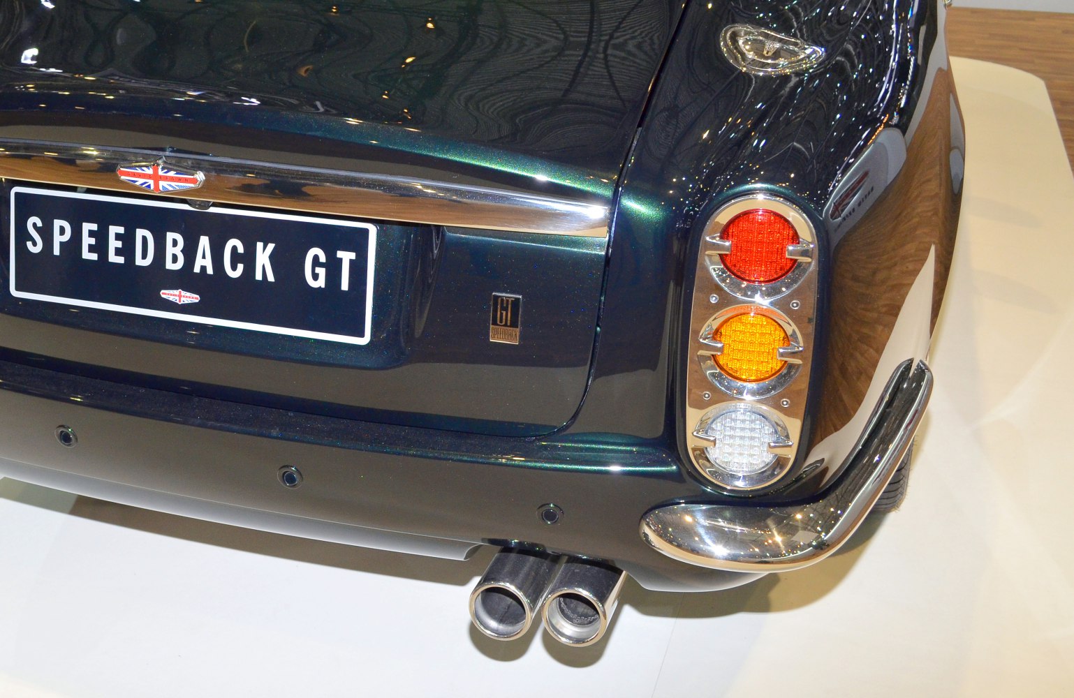 Classic rear tail light cluster with dual exhaust pipes