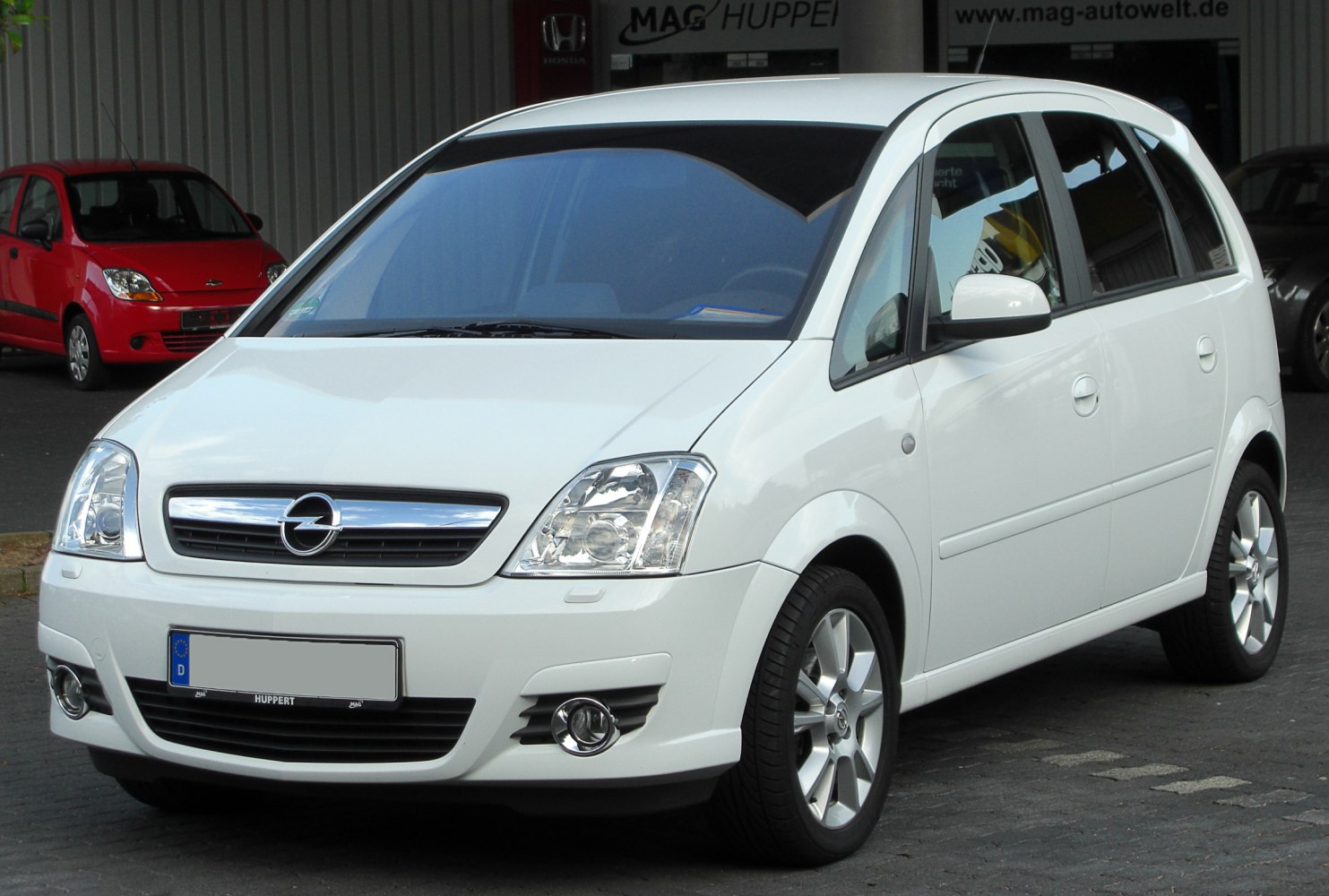 Front-side view of a compact MPV with fog lights and alloy wheels
