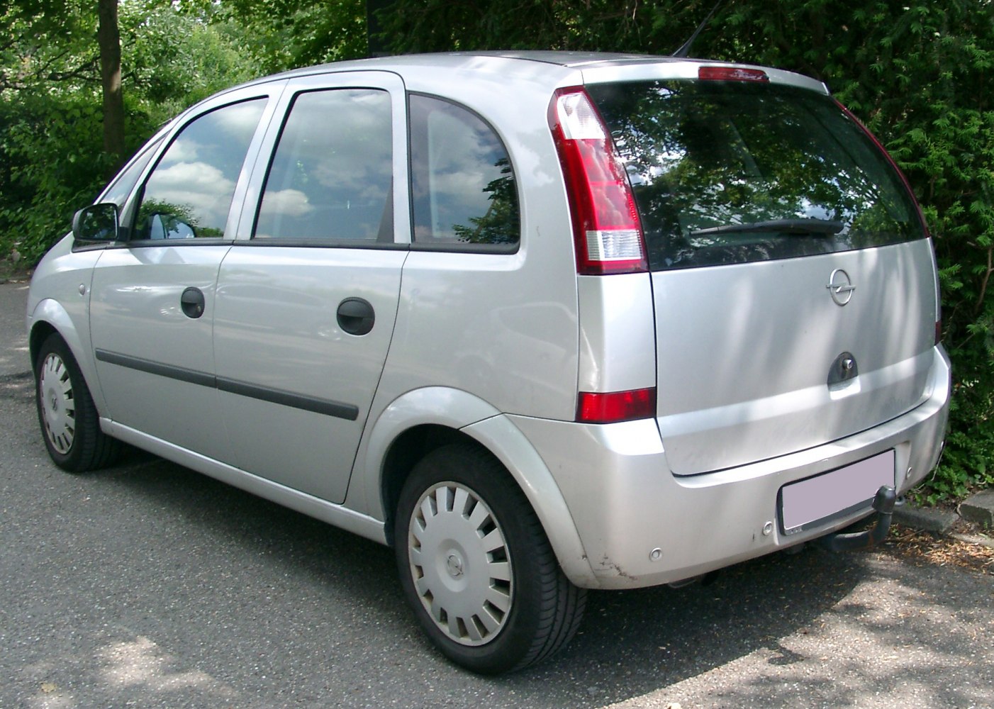 Rear-side view of a compact multipurpose vehicle with distinctive vertical taillights