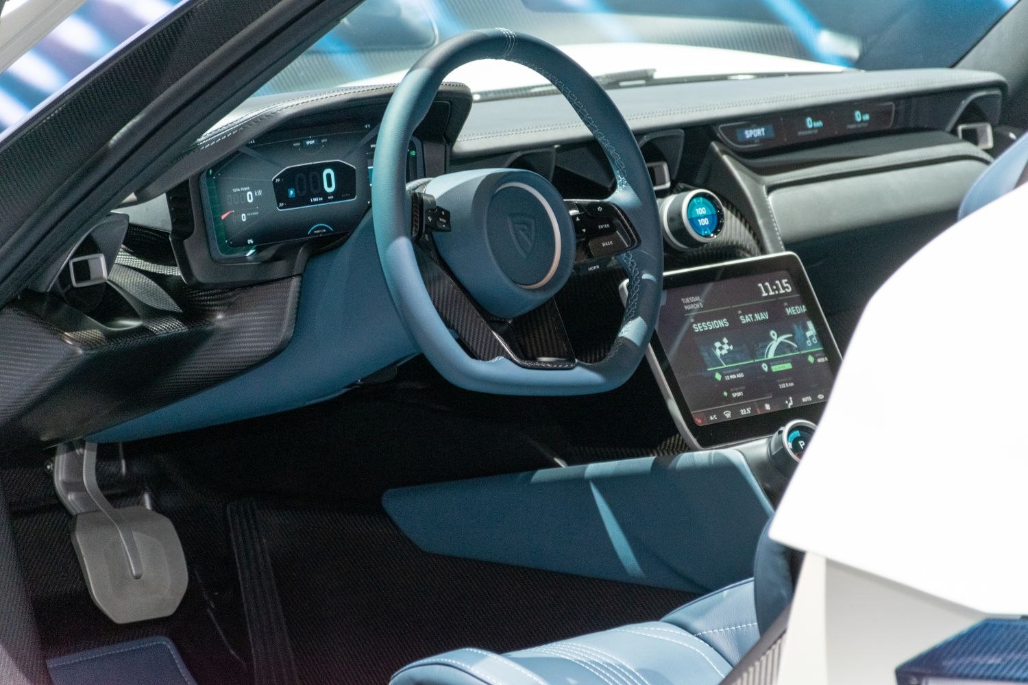 Digital dashboard, touchscreen display, blue leather interior