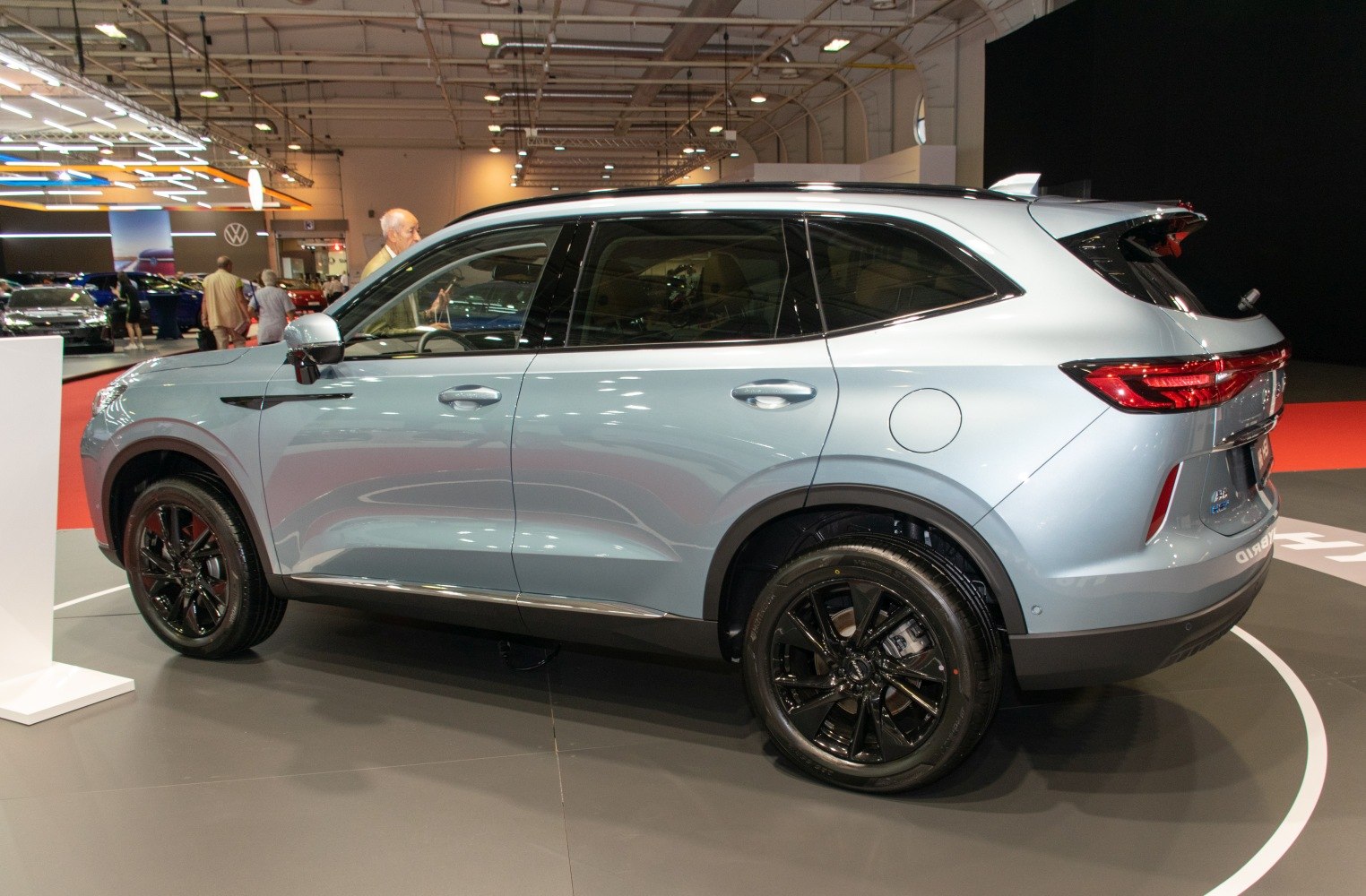 Side profile of SUV with black alloy wheels and smooth body lines