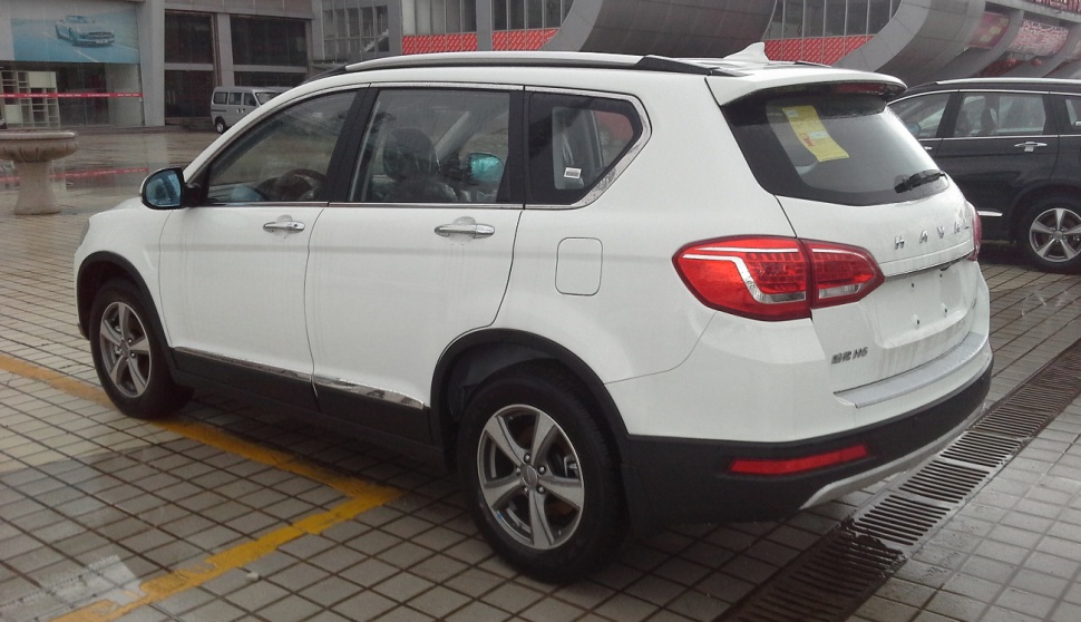 White SUV rear side view with alloy wheels and taillights