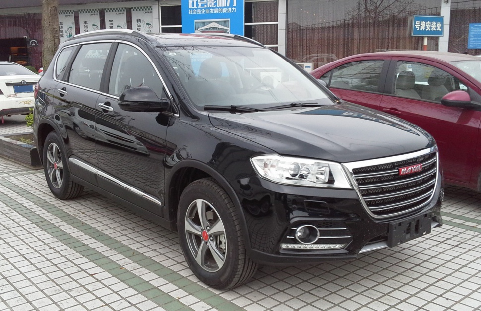 Front and side view of an SUV with alloy wheels and prominent grille.