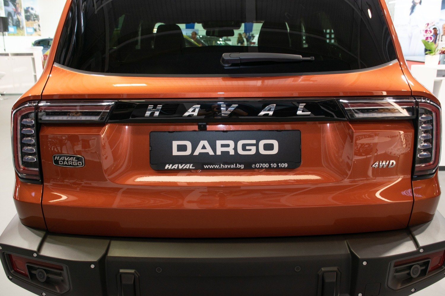 SUV rear featuring LED tail lights, rear wiper, 4WD badge.