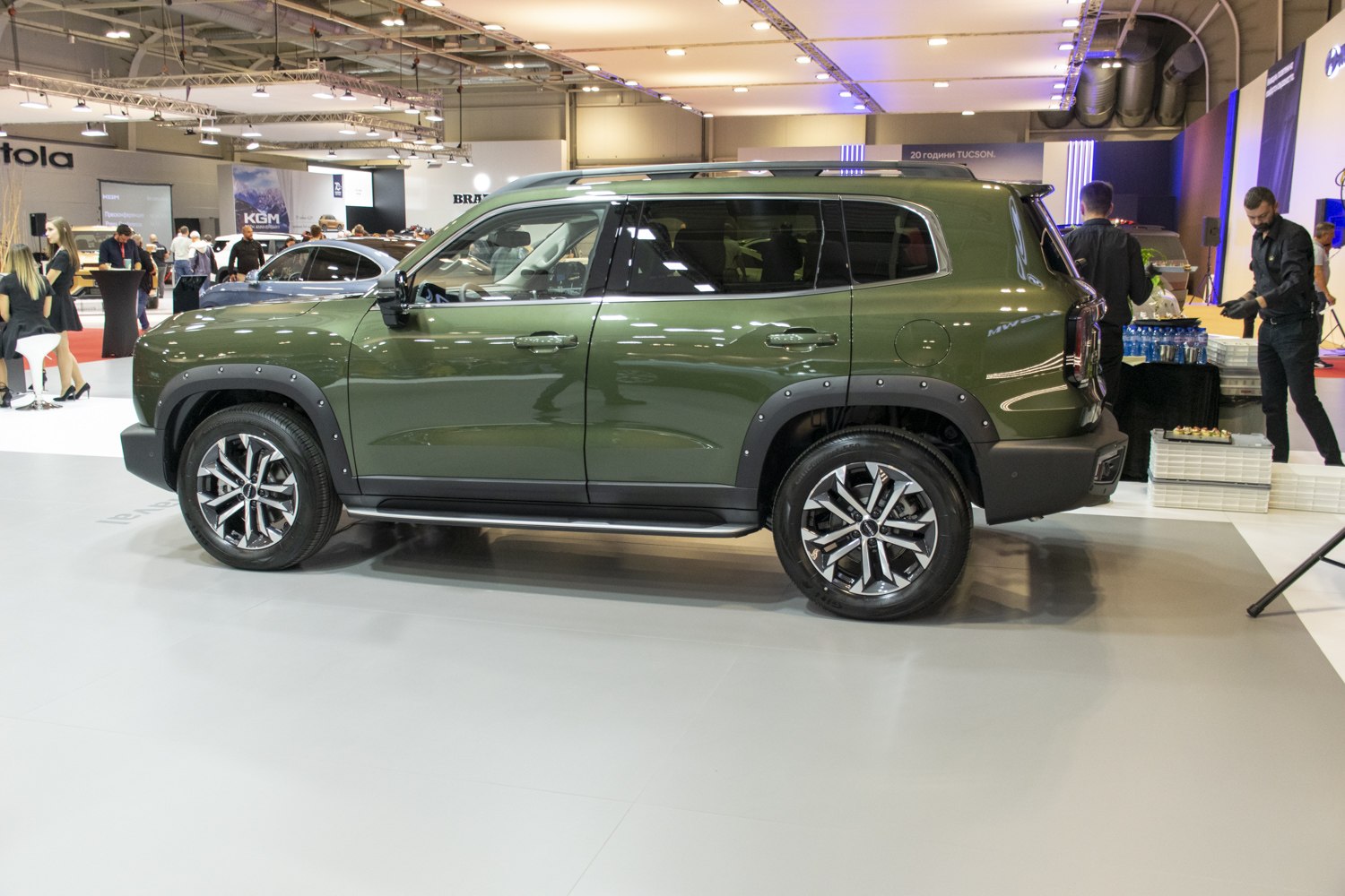 Side profile of SUV with rugged wheel arches and alloy wheels