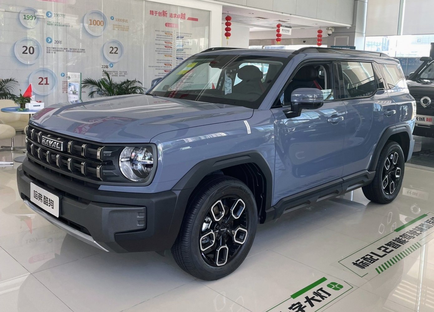 Bold rugged grille and unique multi-spoke alloy wheels on modern SUV