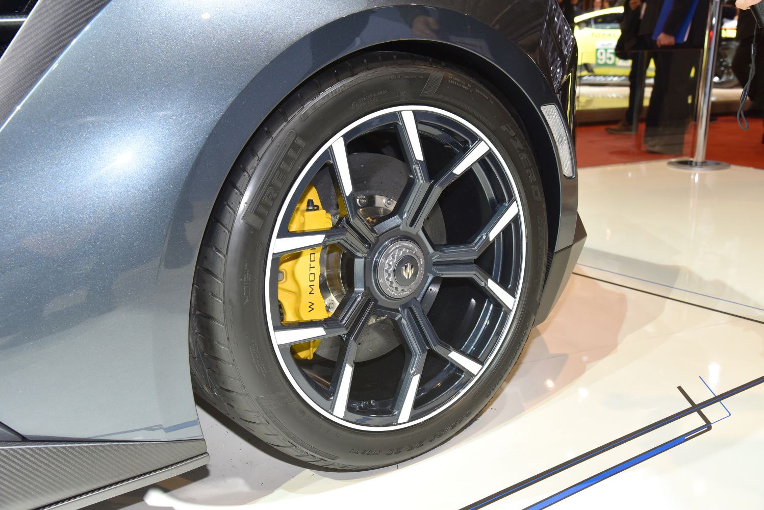 High-performance alloy rim and bright yellow brake caliper