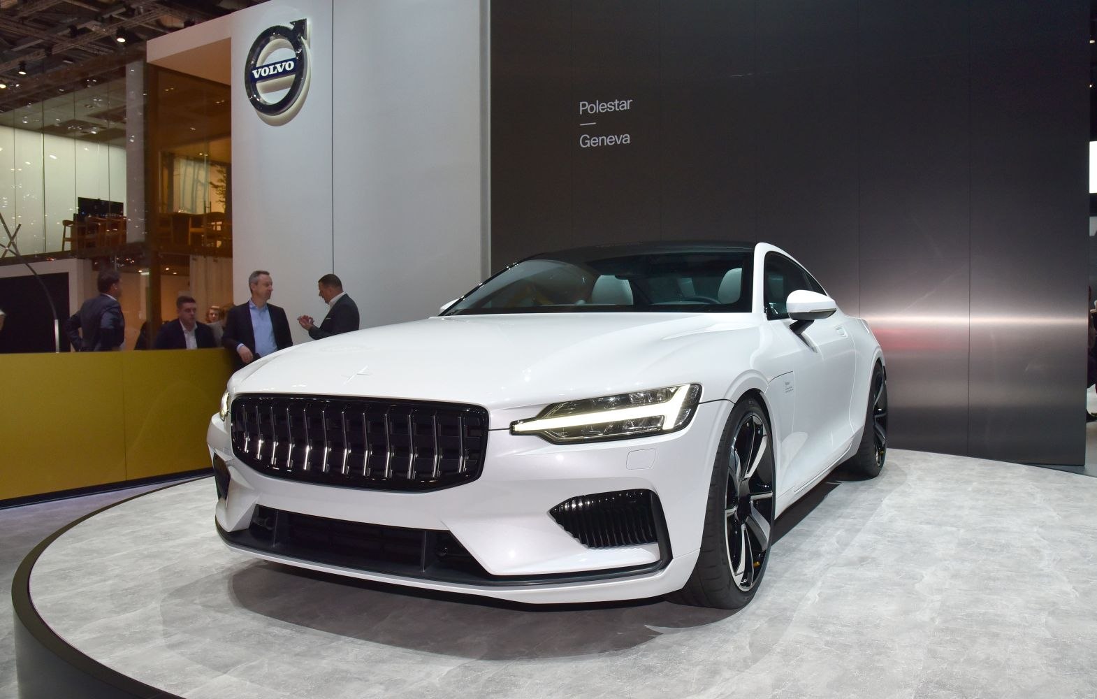 Front grille with vertical slats and sleek LED headlights