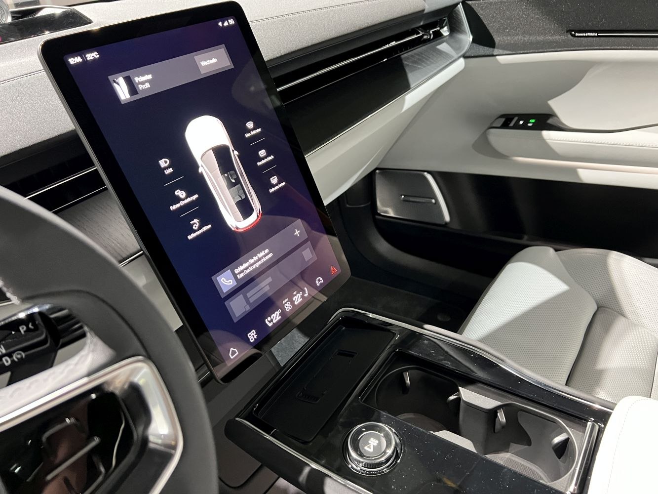 Vertical touchscreen and modern center console with cup holders and control dial
