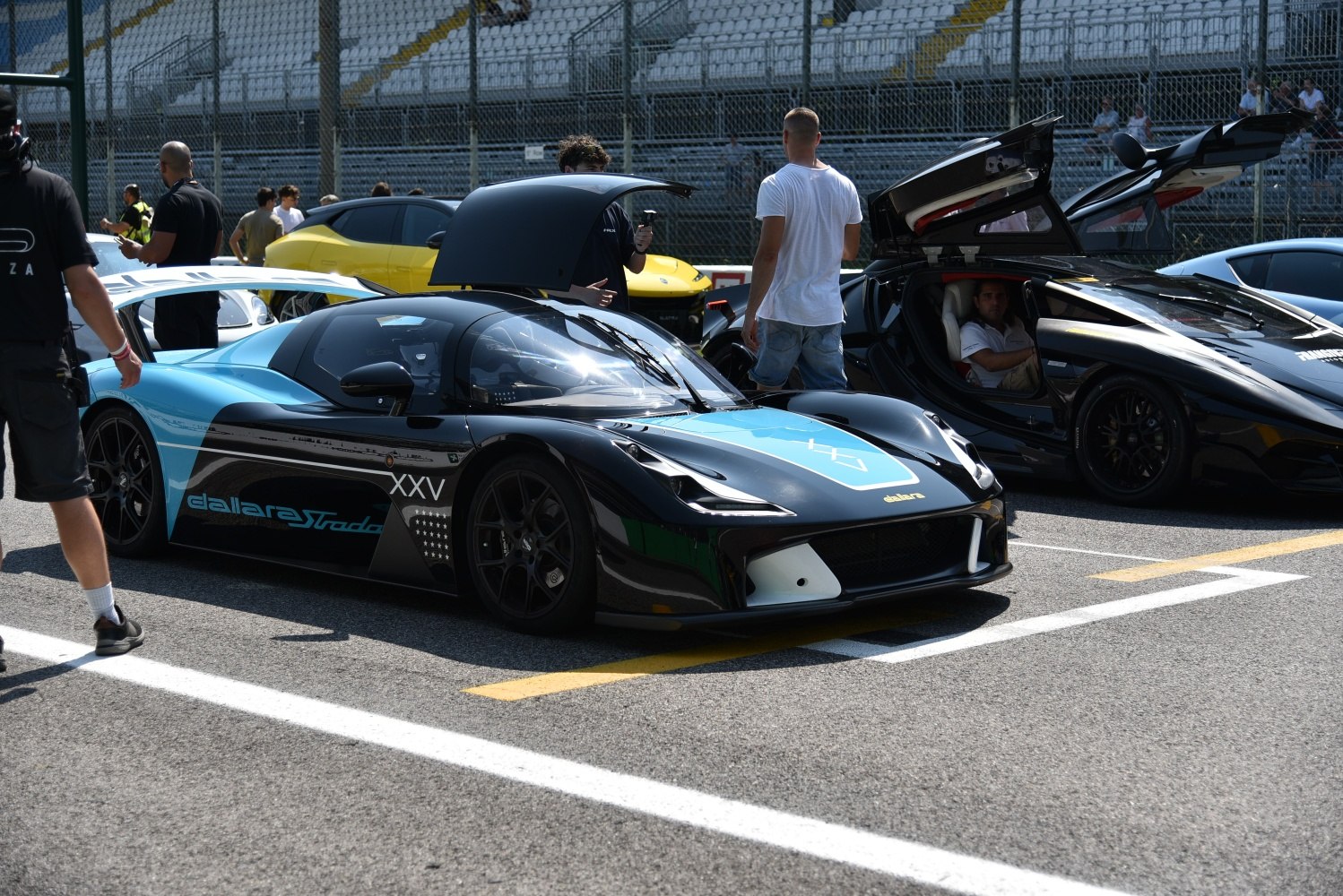 Supercar with gullwing doors and aerodynamic two-tone design