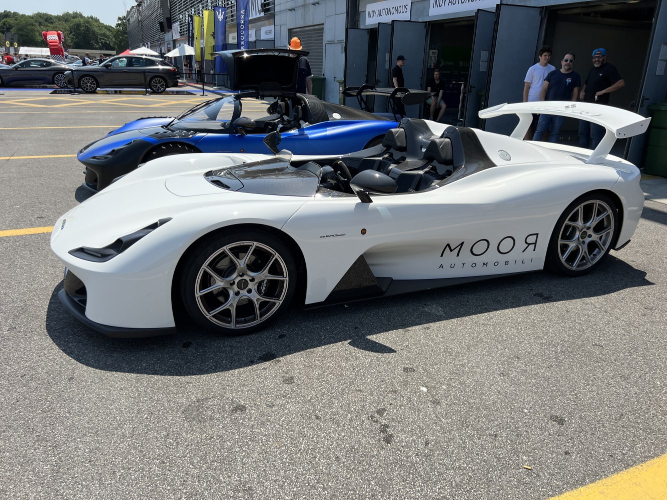 Open-top lightweight sports car with aerodynamic design and racing wing