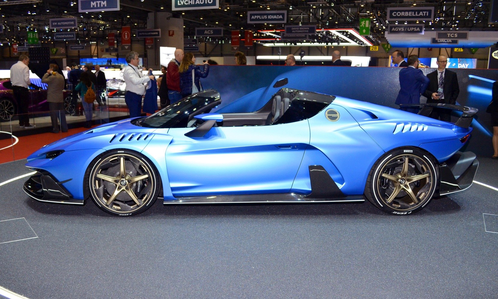 Aerodynamic sculpted roadster body with unique alloy wheels
