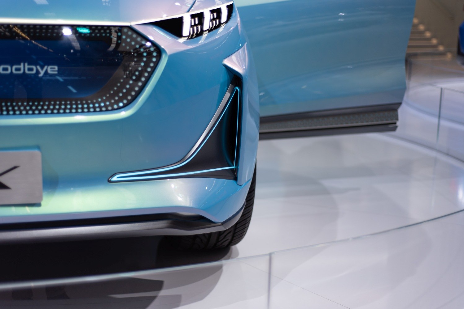 Front bumper and LED headlight with aerodynamic lines