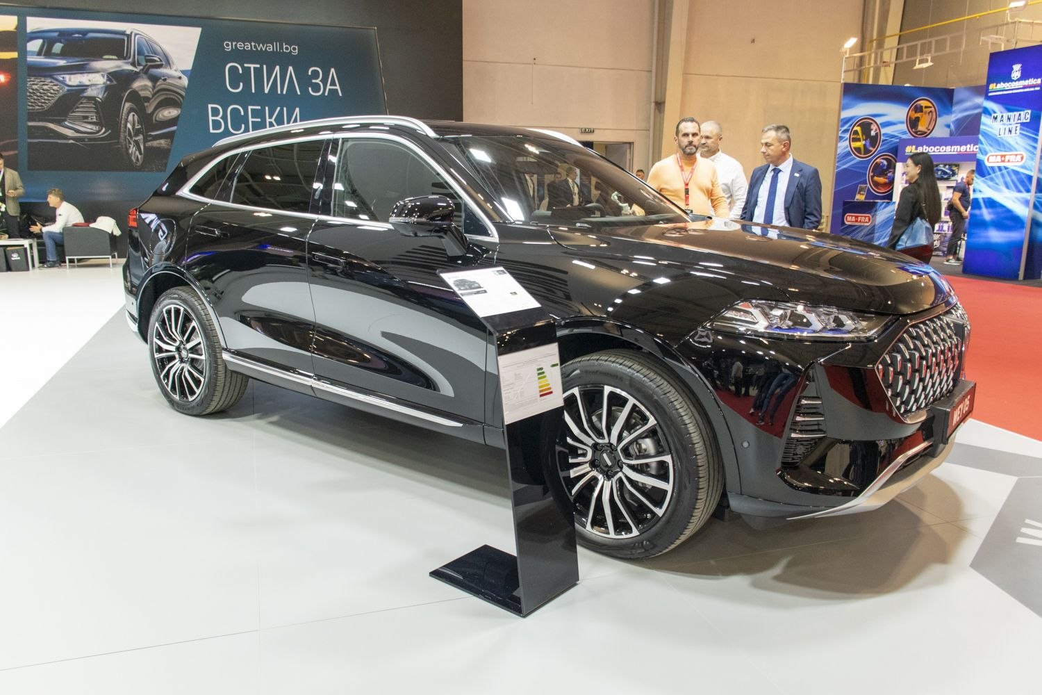 Black SUV with diamond-pattern front grille and multi-spoke alloy wheels