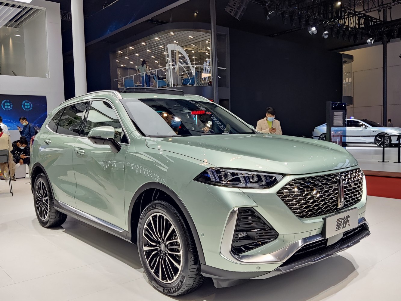 Modern SUV front grille and sleek LED headlights