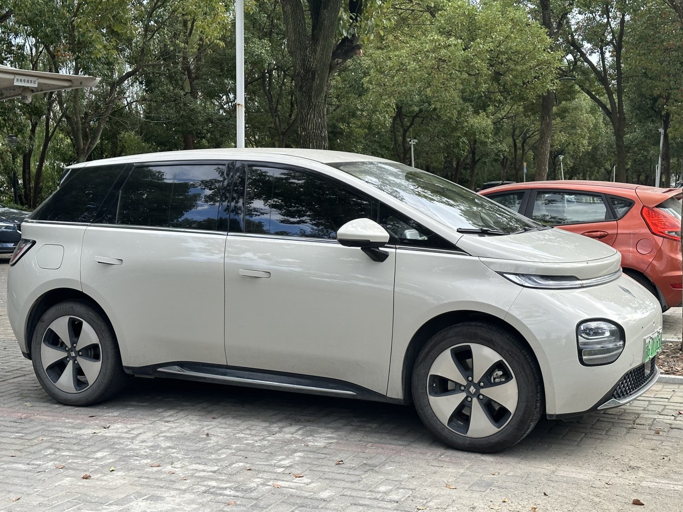 Electric compact SUV with blackout windows, smooth curves, and innovative LED headlights.