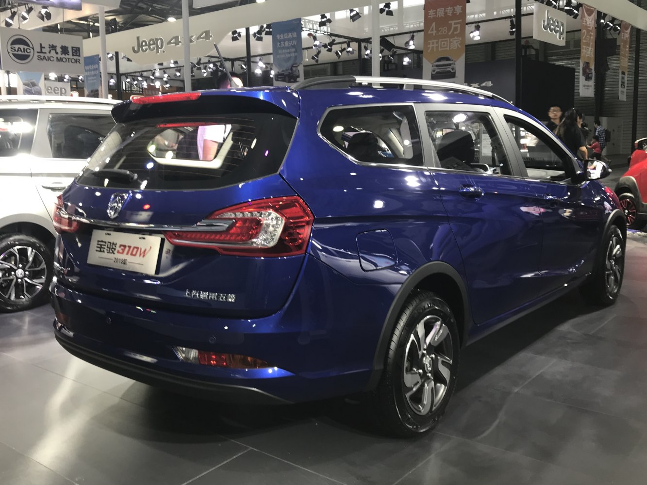 Rear and side view of a blue 2019 facelifted station wagon with distinctive taillights and alloy wheels