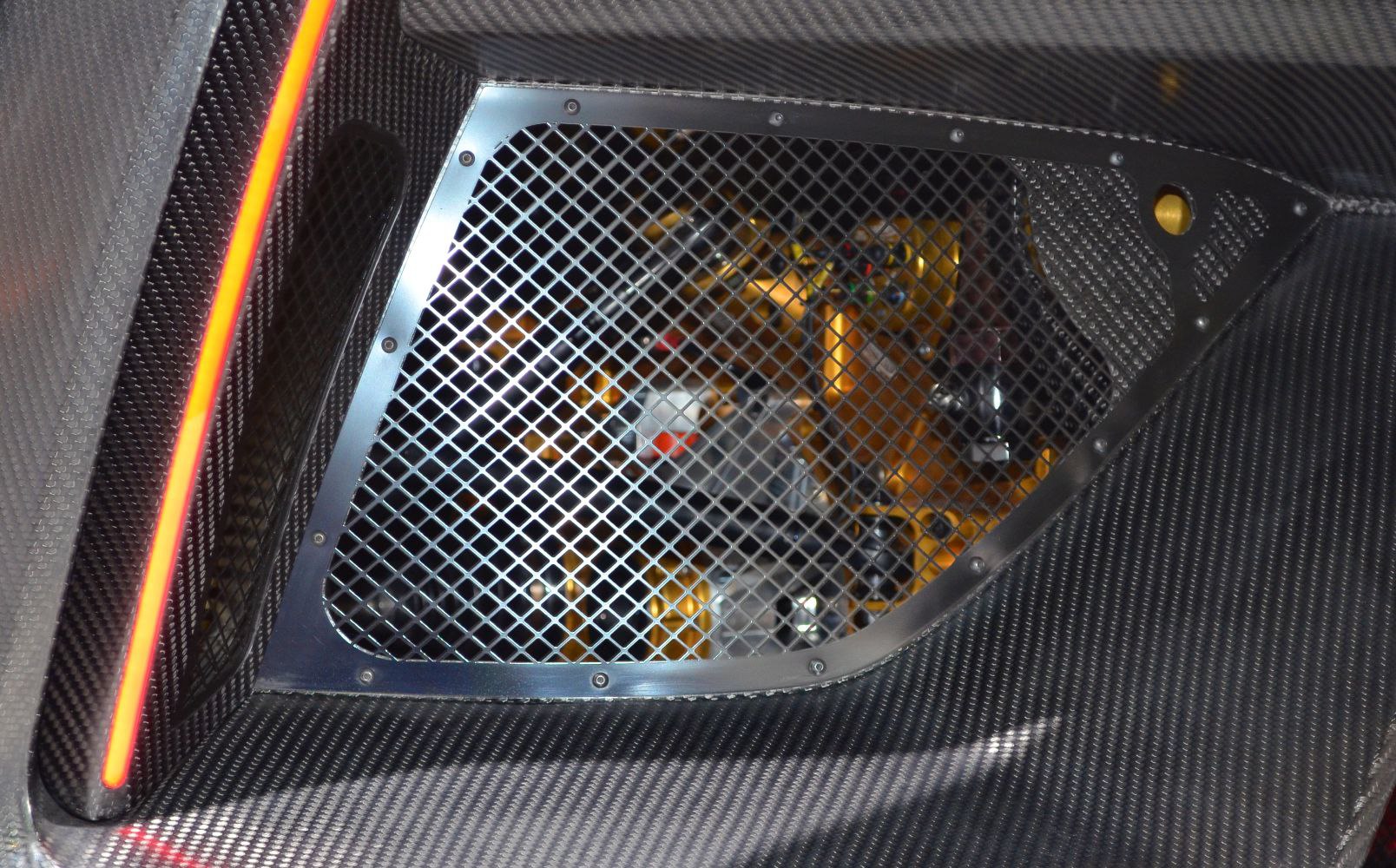 Engine vent with metal mesh and carbon fiber panel