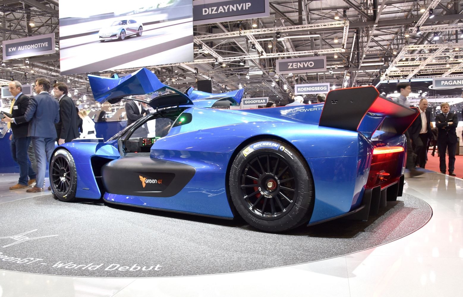 Aerodynamic rear wing and gullwing doors with racing wheels