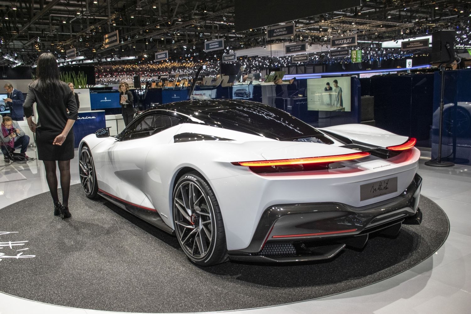 Streamlined rear design with slim LED taillights and aerodynamic diffuser