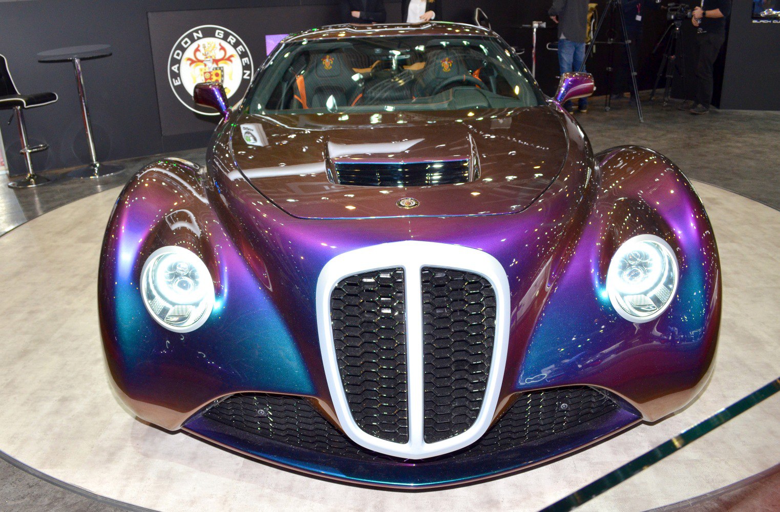 Oval grille, round LED headlights, prominent curved fenders