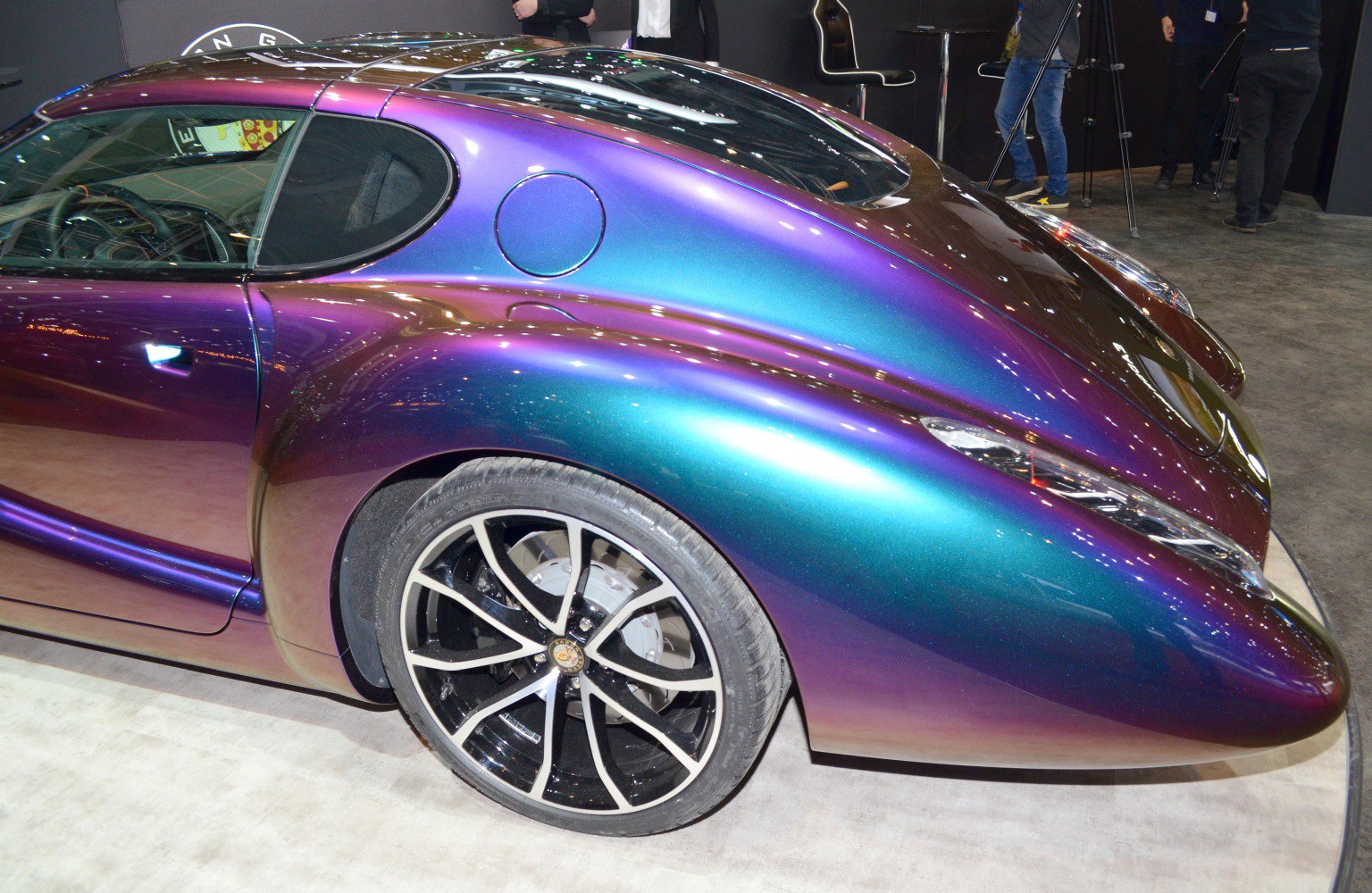 Rear side with iridescent paint and alloy wheel