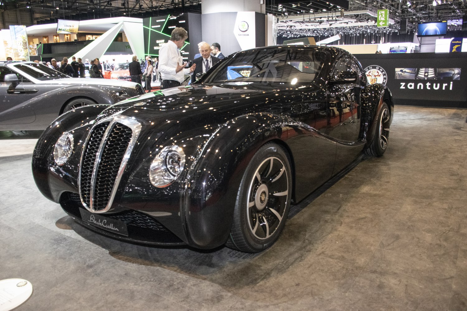 Distinctive front grille and round headlights with sleek black body
