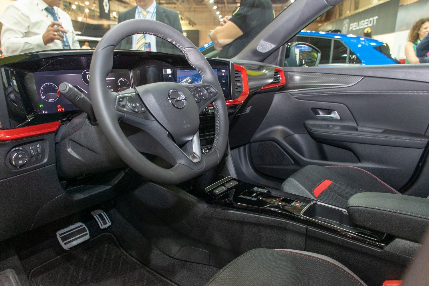 Digital dashboard, multifunction steering wheel, center console with controls